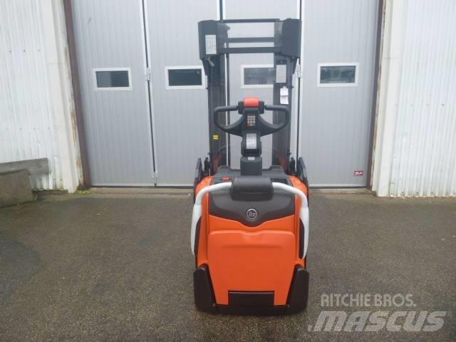 BT SPE 140L 手推堆垛车
