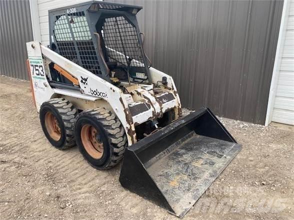 Bobcat 753 滑移装载机