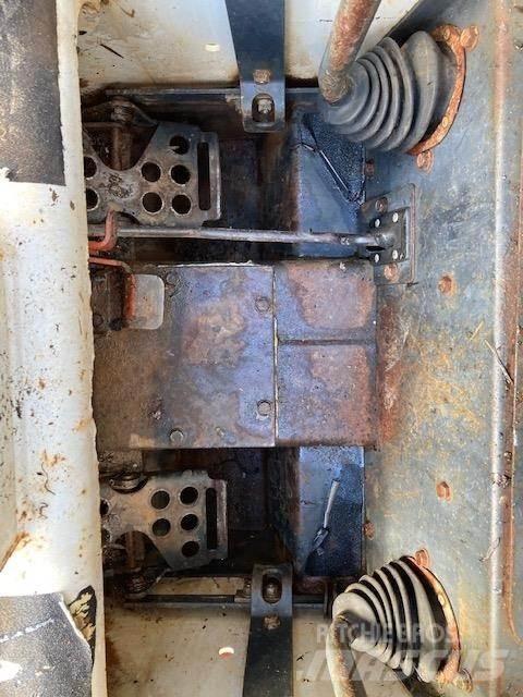 Bobcat 7753 滑移装载机