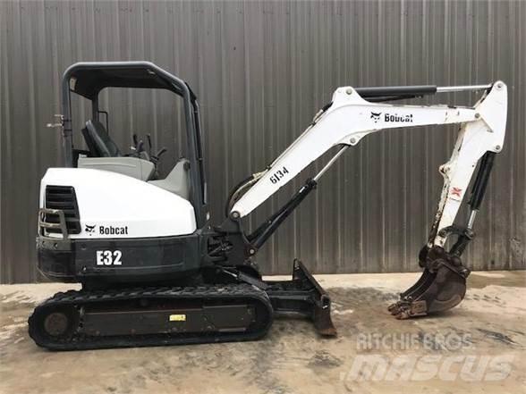 Bobcat E32M 小型挖掘机