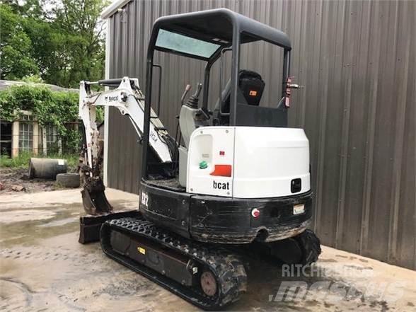 Bobcat E32M 小型挖掘机