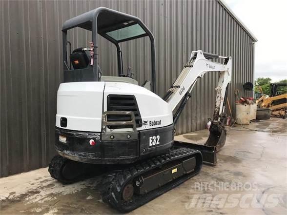 Bobcat E32M 小型挖掘机