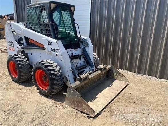 Bobcat S220 滑移装载机
