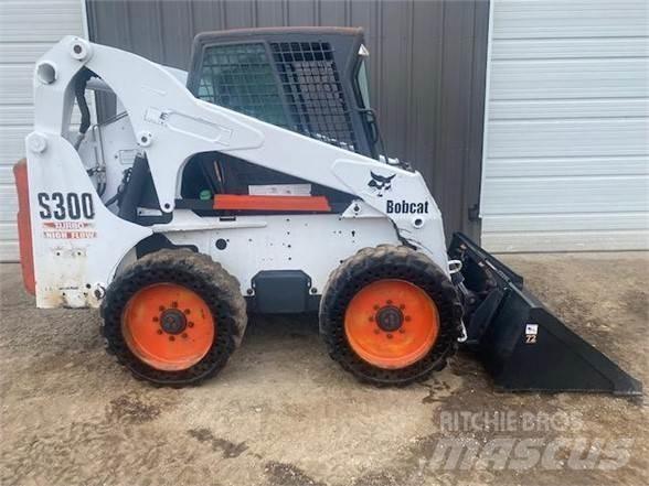 Bobcat S300 滑移装载机