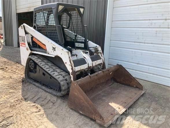 Bobcat T140 滑移装载机