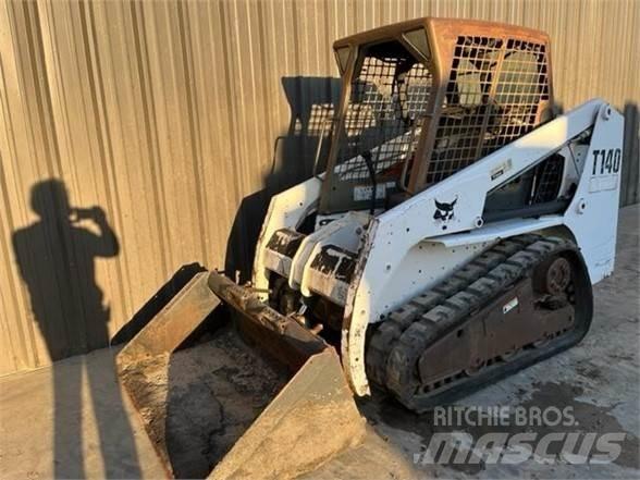 Bobcat T140 滑移装载机