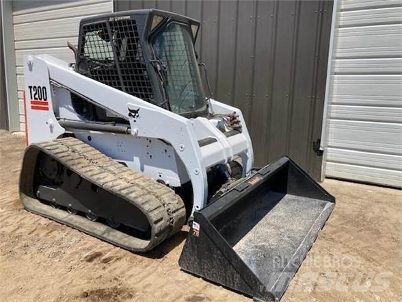 Bobcat T200 滑移装载机