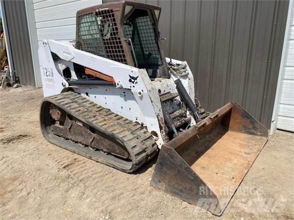Bobcat T250 滑移装载机