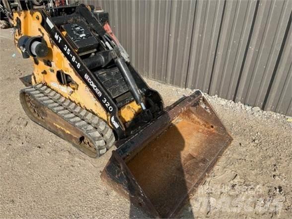 Boxer 320 滑移装载机