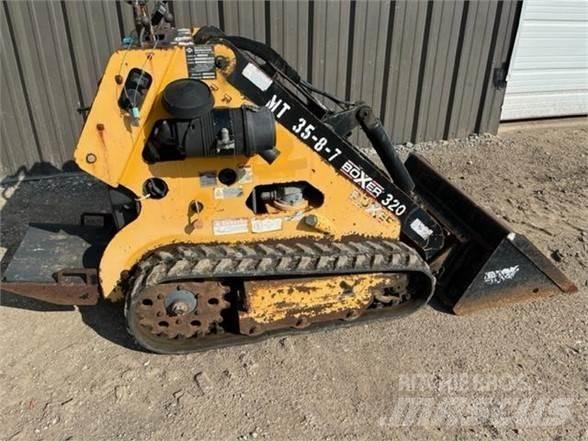 Boxer 320 滑移装载机