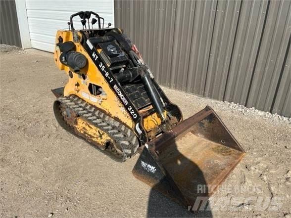 Boxer 320 滑移装载机