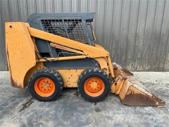 CASE 40XT 滑移装载机