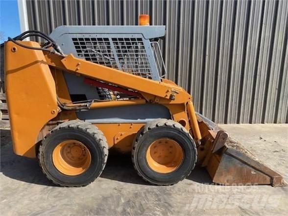 CASE 70XT 滑移装载机