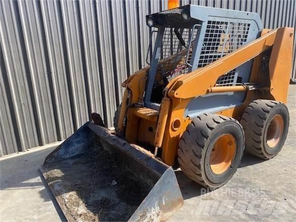 CASE 70XT 滑移装载机