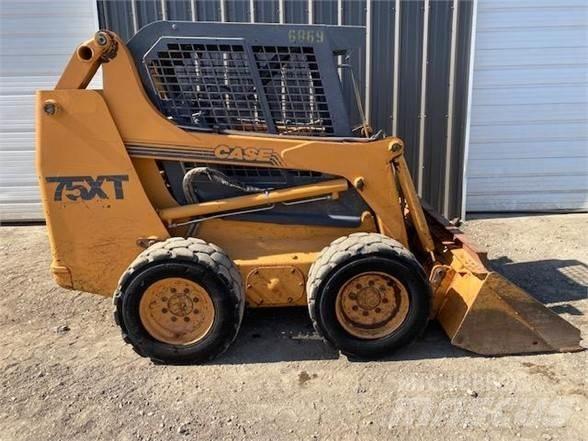 CASE 75XT 滑移装载机