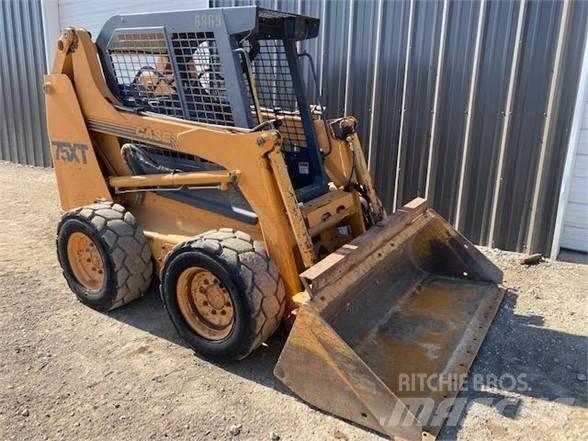CASE 75XT 滑移装载机