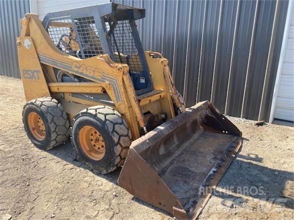 CASE 85XT 滑移装载机