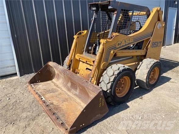 CASE 85XT 滑移装载机