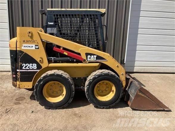 CAT 226B 滑移装载机