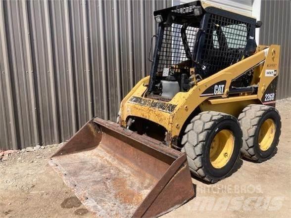 CAT 226B 滑移装载机