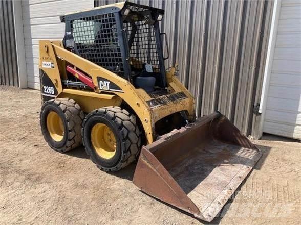 CAT 226B 滑移装载机