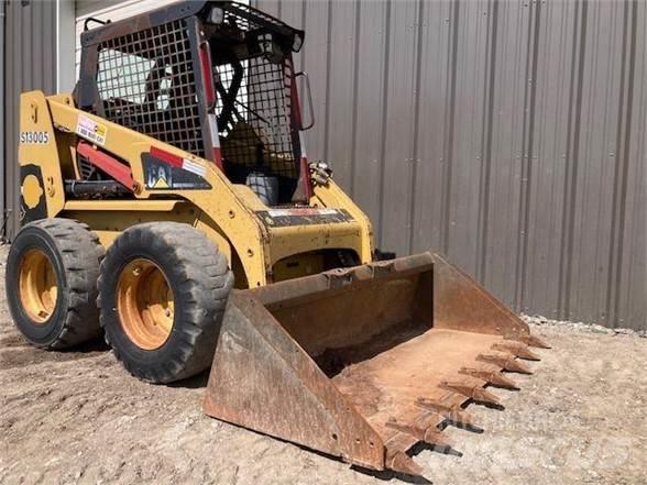 CAT 228 滑移装载机