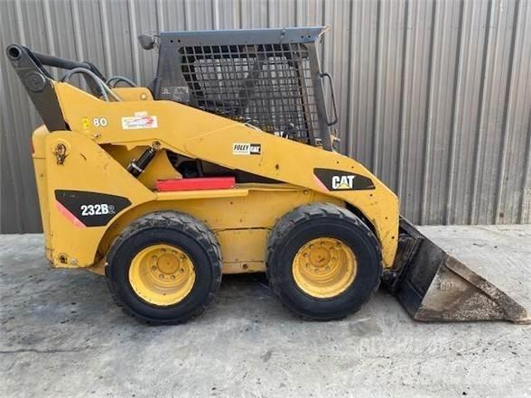CAT 232B2 滑移装载机