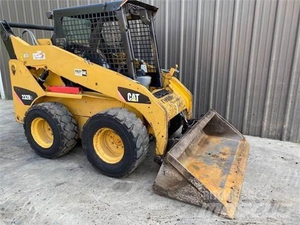 CAT 232B2 滑移装载机