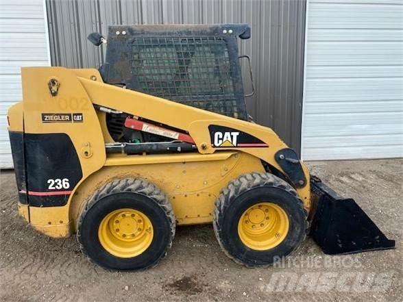 CAT 236 滑移装载机
