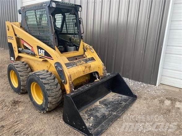 CAT 236 滑移装载机