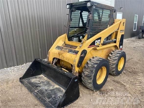 CAT 236 滑移装载机