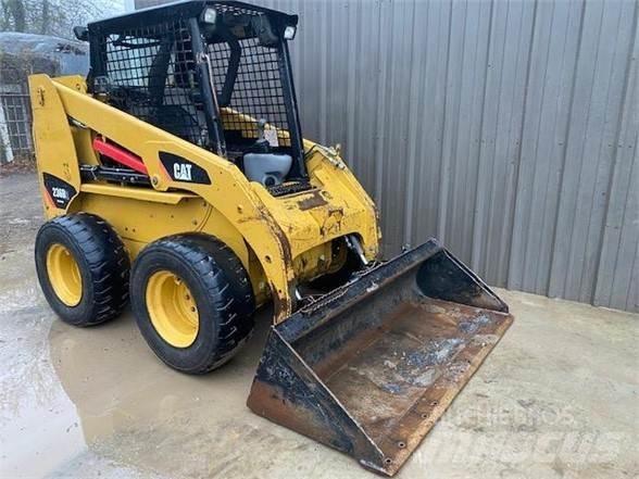 CAT 236B2 滑移装载机