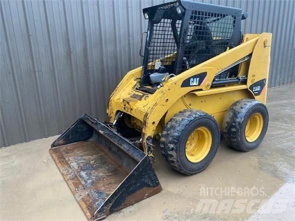 CAT 236B2 滑移装载机