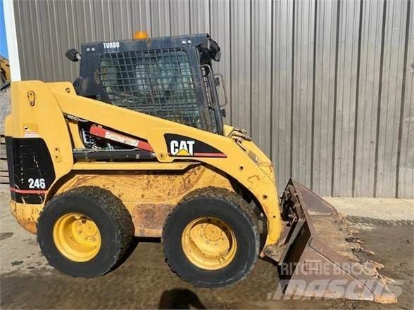 CAT 246 滑移装载机