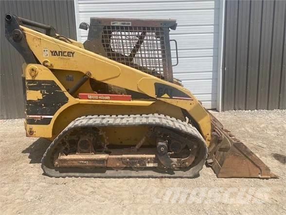 CAT 252 滑移装载机