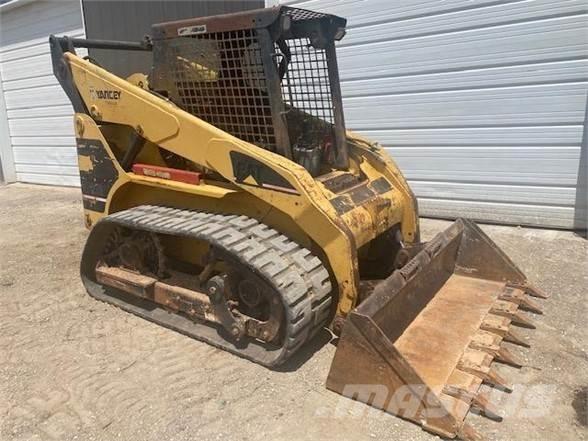 CAT 252 滑移装载机