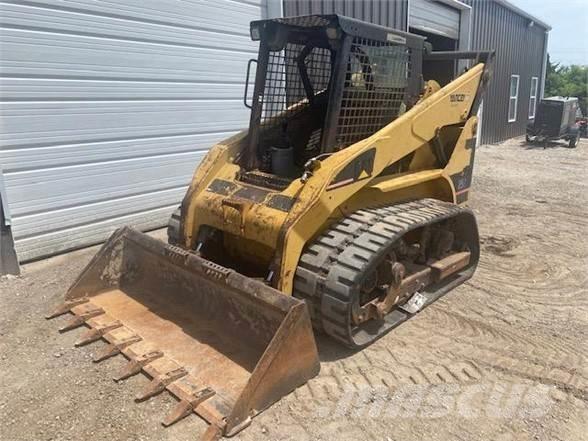 CAT 252 滑移装载机