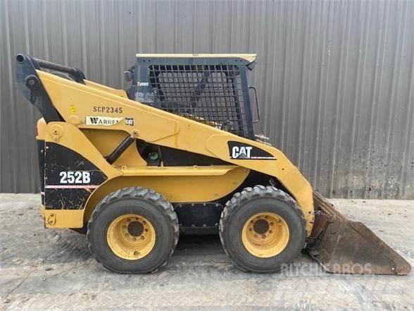 CAT 252B 滑移装载机