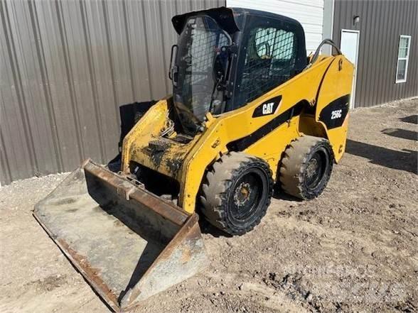 CAT 256C 滑移装载机