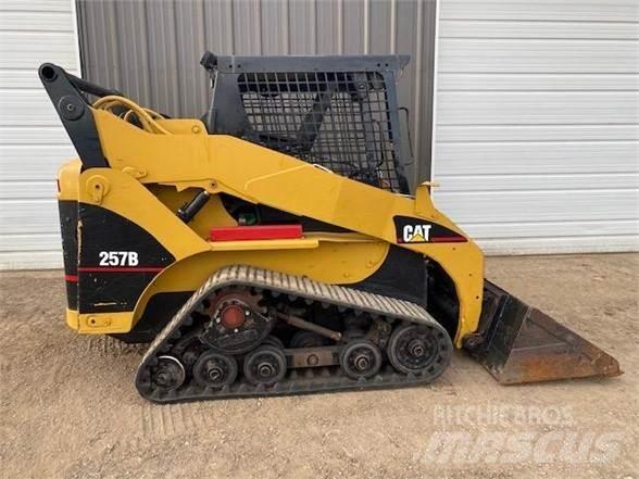 CAT 257B 滑移装载机
