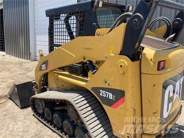 CAT 257B2 滑移装载机