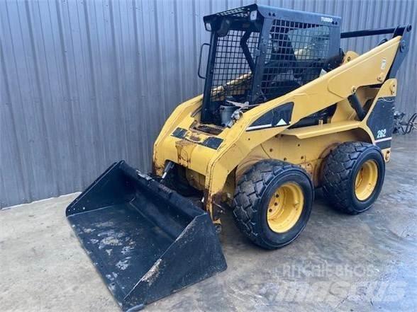 CAT 262 滑移装载机
