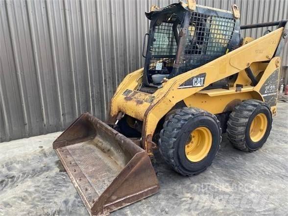 CAT 262B 滑移装载机