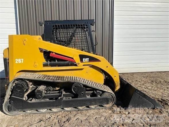 CAT 267 滑移装载机