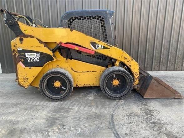 CAT 272C 滑移装载机