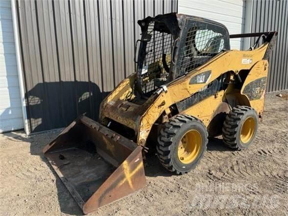 CAT 272C 滑移装载机