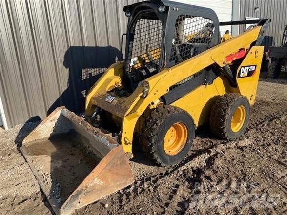 CAT 272D 滑移装载机