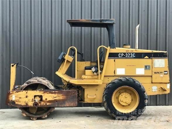 CAT CP-323C 单轮压路机