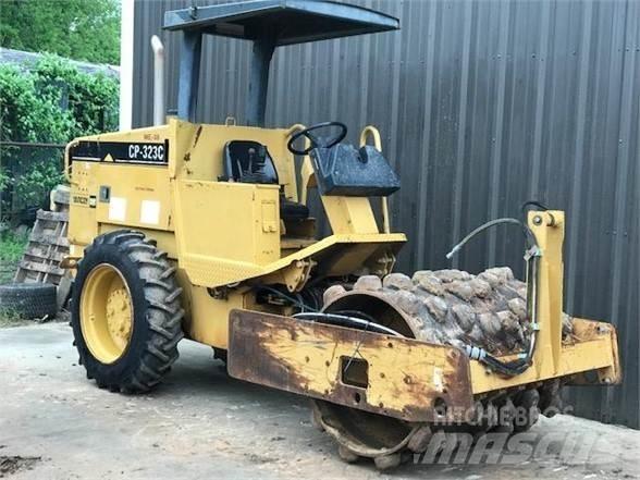 CAT CP-323C 单轮压路机