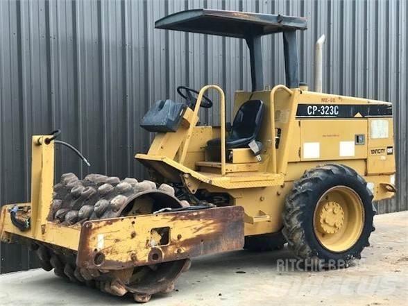 CAT CP-323C 单轮压路机